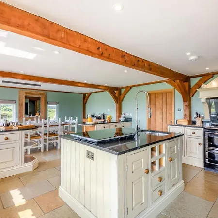 5 Bed In Oc-r35029 *