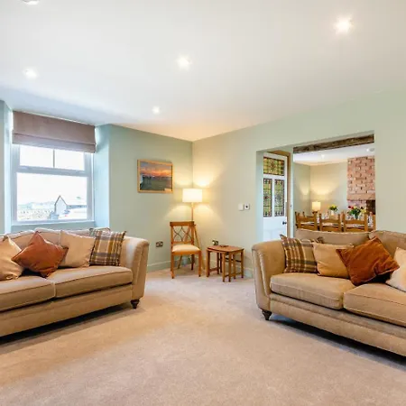 5 Bed In Oc-r35029 *